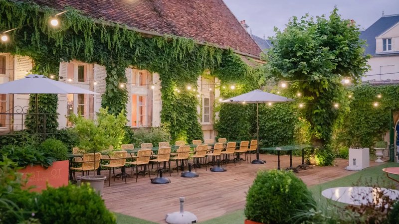 Visite virtuelle 360° Google Street View - Hostellerie des Clos (Restaurant) à Auxerre Yonne